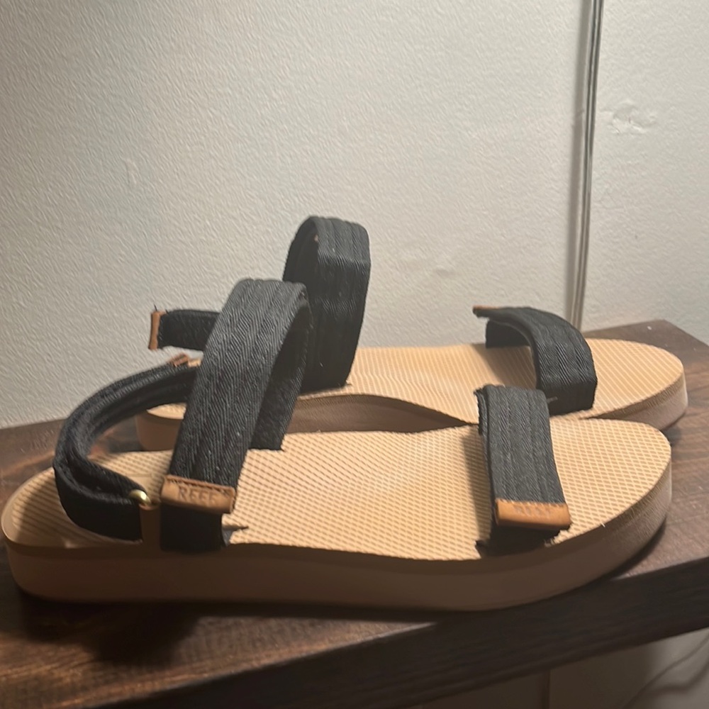 Reef sandal size 10 black straps
